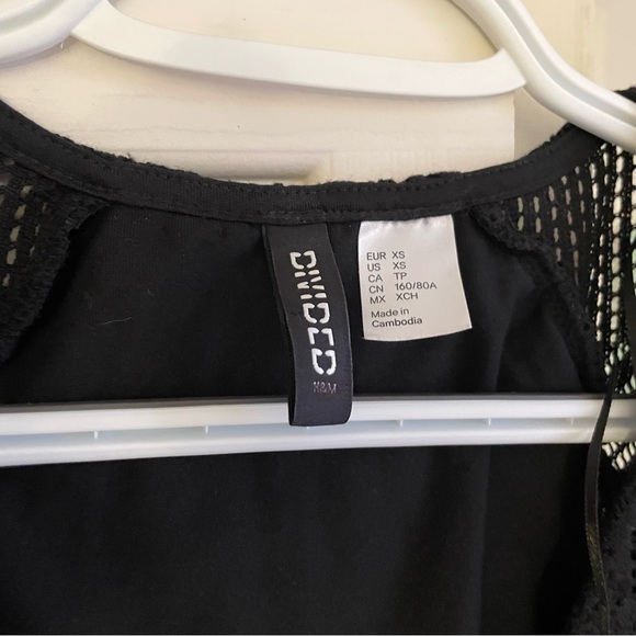 Black Quartered Sleeved Maxi - Picture 3 of 6